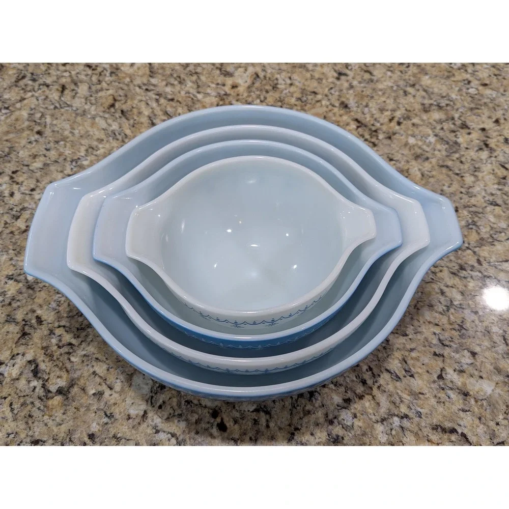 Vintage Pyrex Snowflake Garland Cinderella Mixing Bowl Set